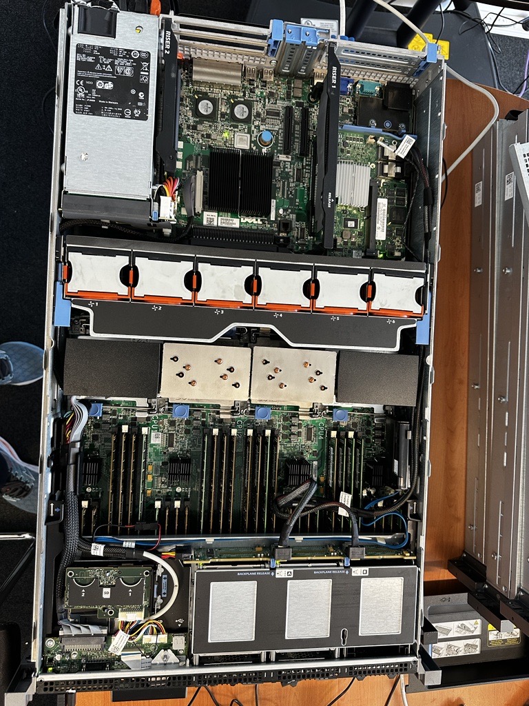 Dell PowerEdge R810 - ST: JPJN92S